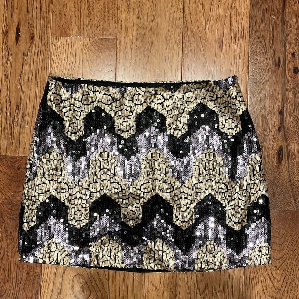Sequin mini skirt gold silver black pattern